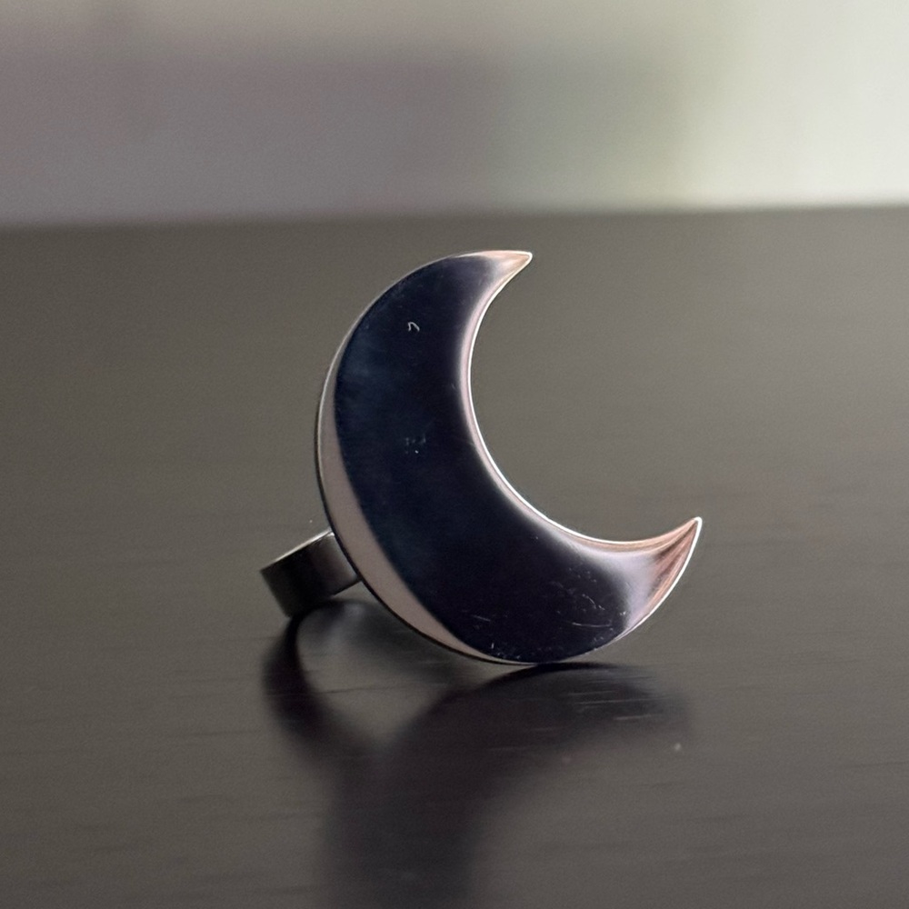 Killstar Black Crescent Moon Ring - Picture 8 of 9